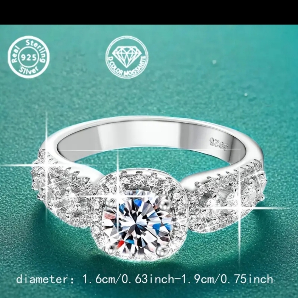 Sterling Silver Ring with Sparkling Centerpiece 925 Stamp Size 6